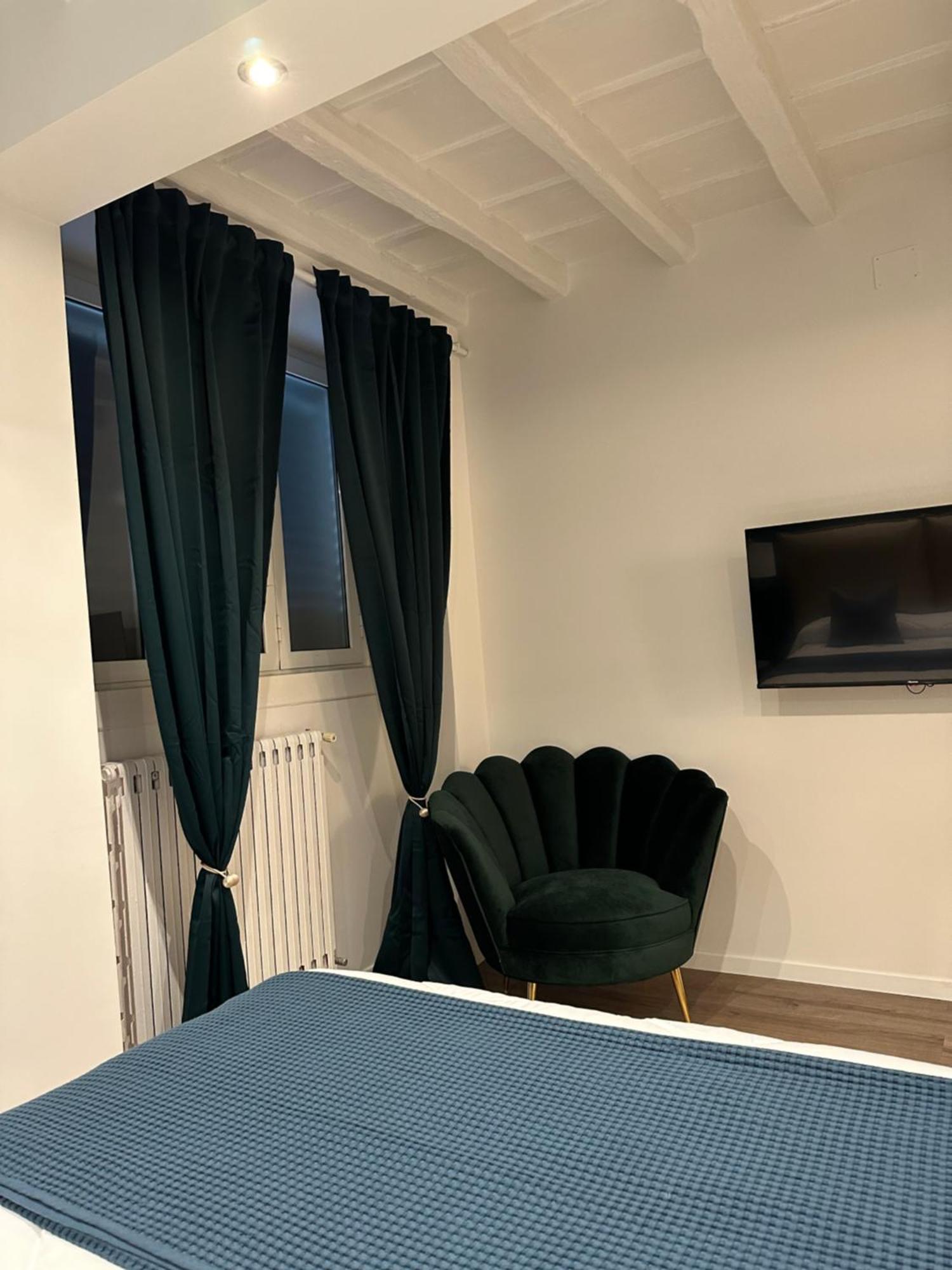 Trithome Suite Boutique Barberini Рим Экстерьер фото